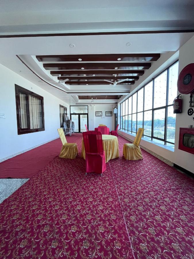 Mangalam Grand Hotel Lucknow Exterior photo