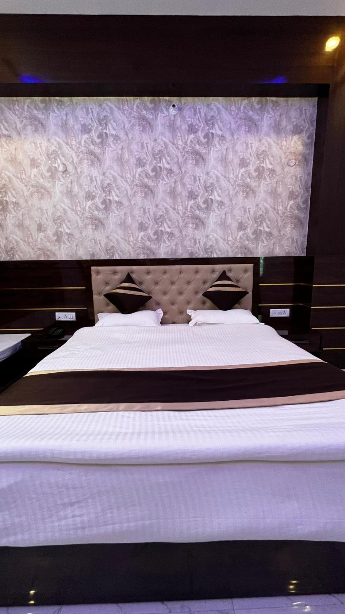 Mangalam Grand Hotel Lucknow Exterior photo