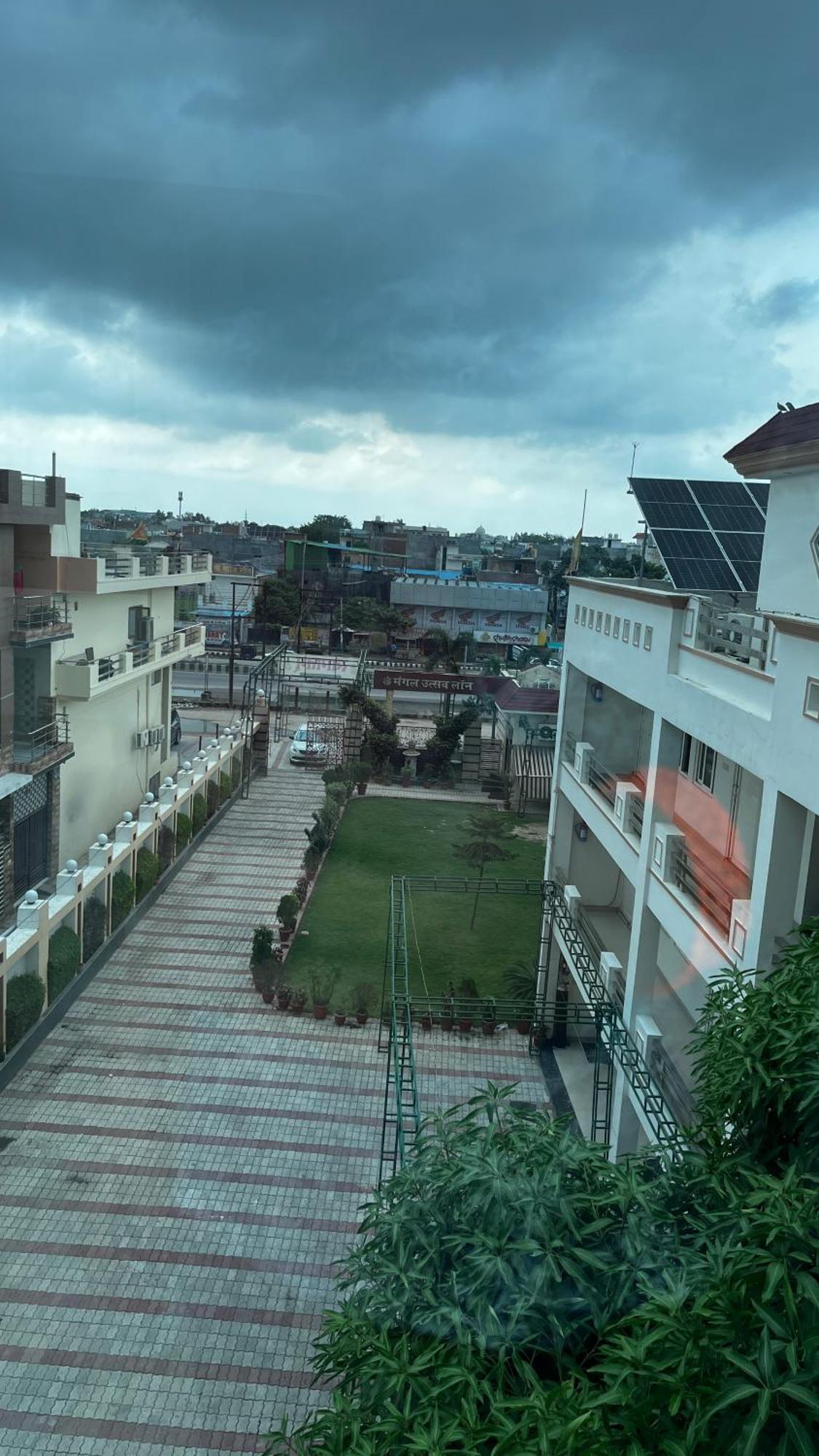 Mangalam Grand Hotel Lucknow Exterior photo