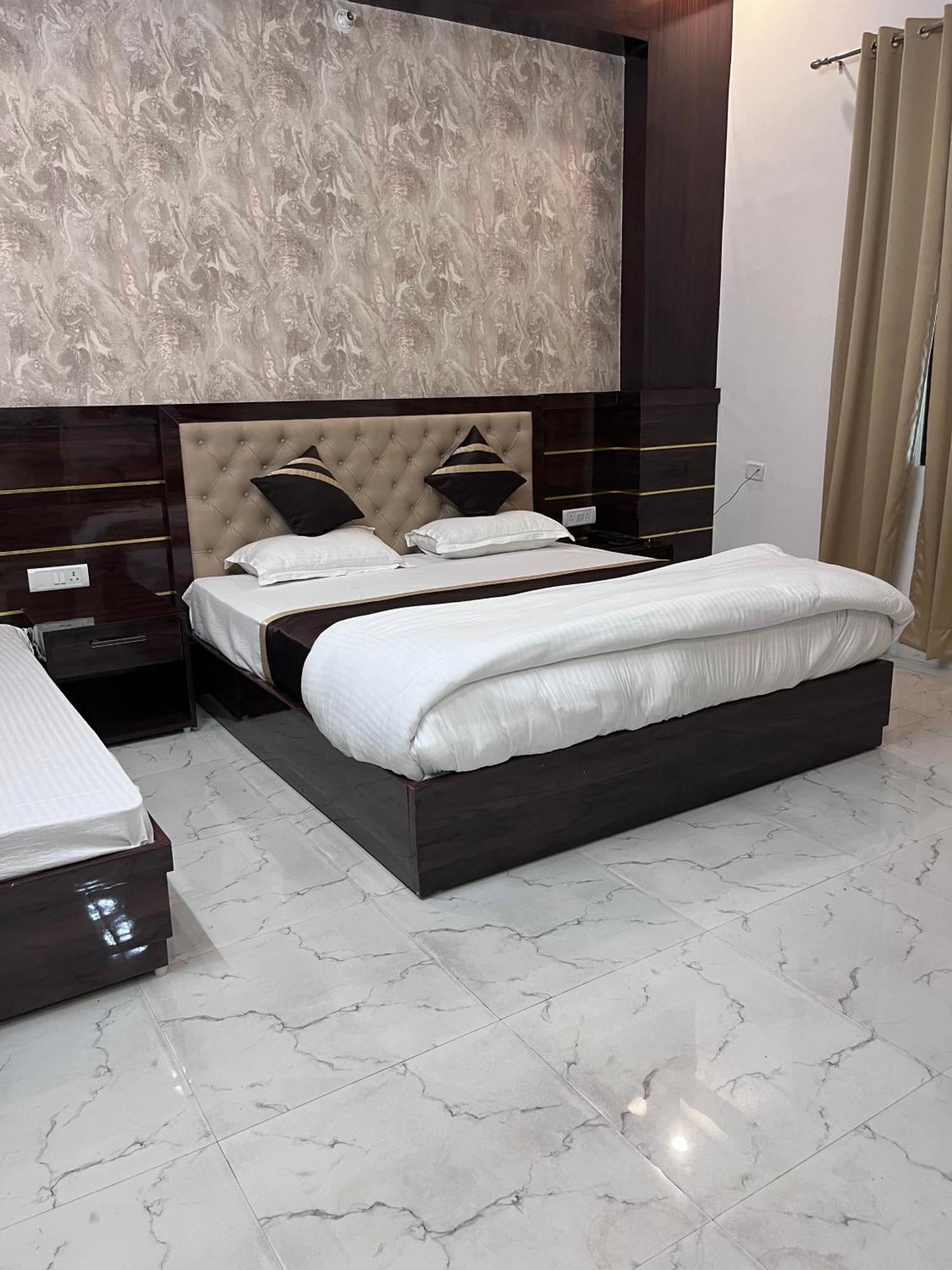 Mangalam Grand Hotel Lucknow Exterior photo