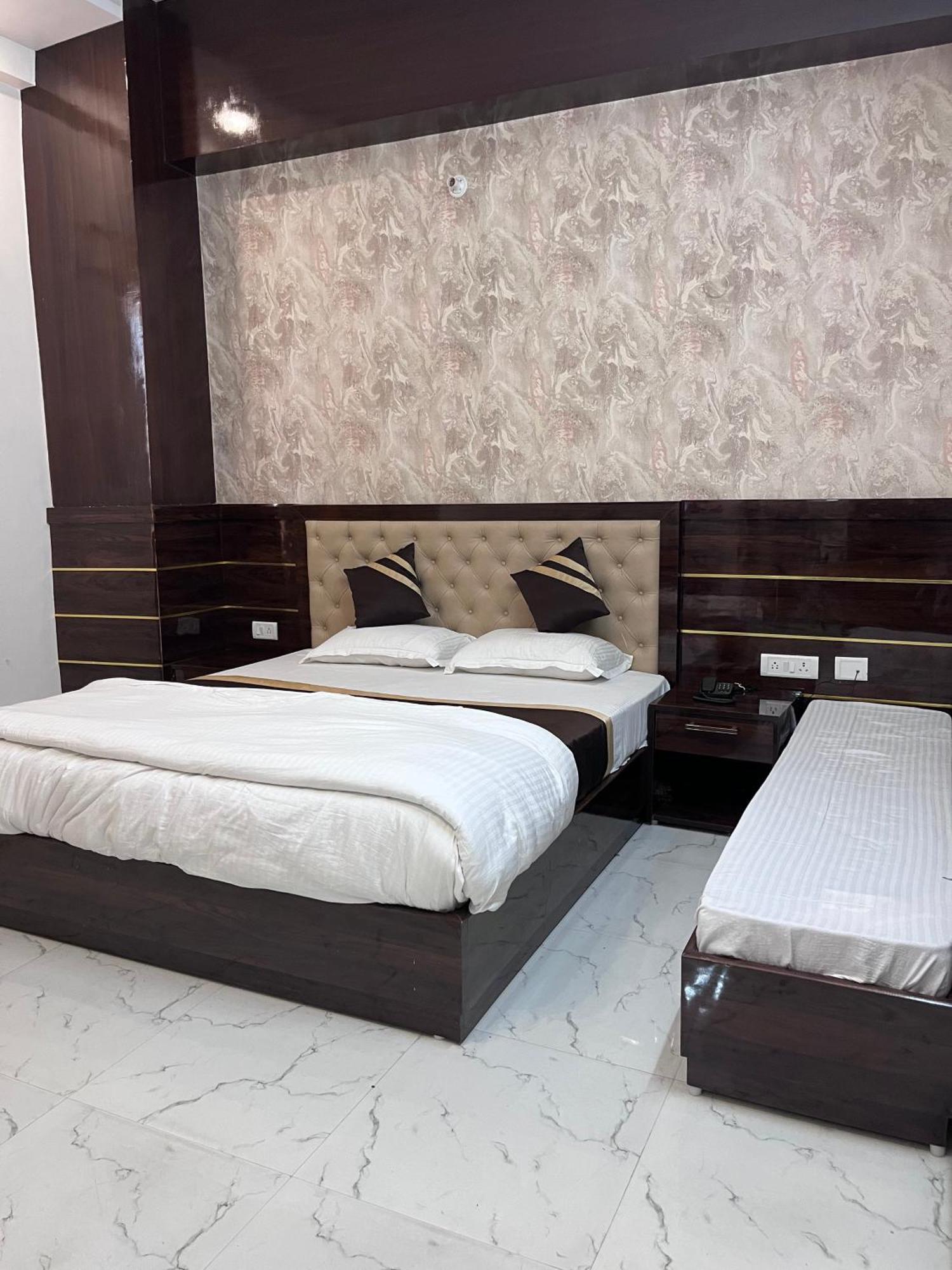 Mangalam Grand Hotel Lucknow Exterior photo