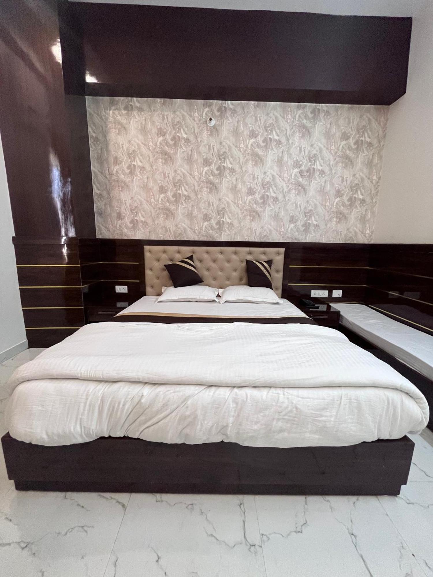 Mangalam Grand Hotel Lucknow Exterior photo