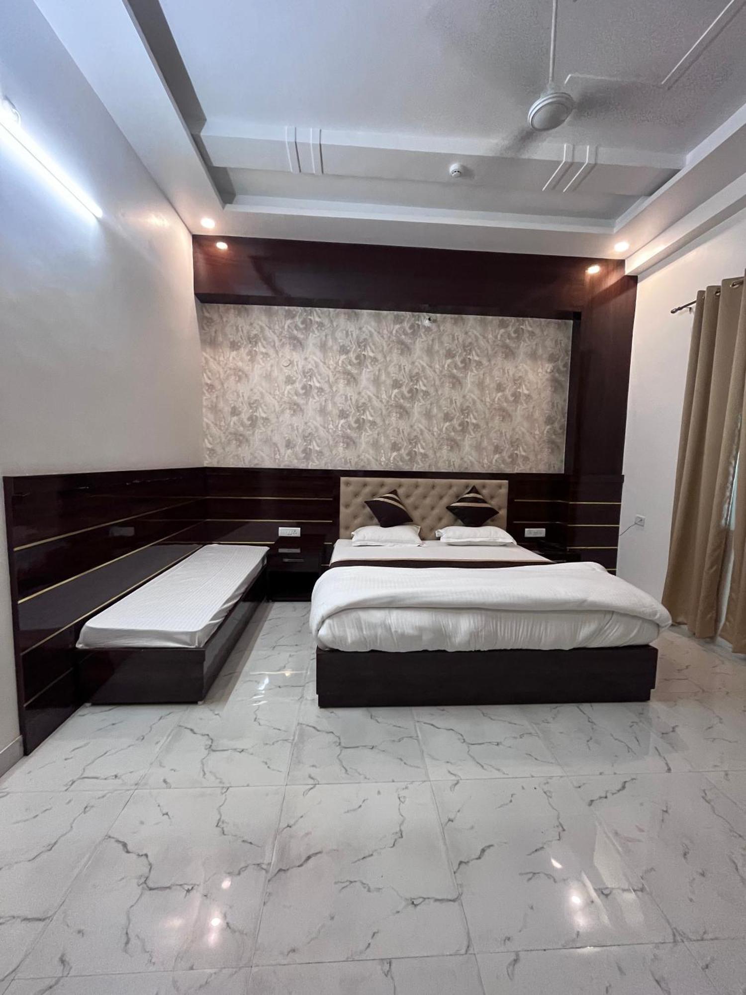 Mangalam Grand Hotel Lucknow Exterior photo